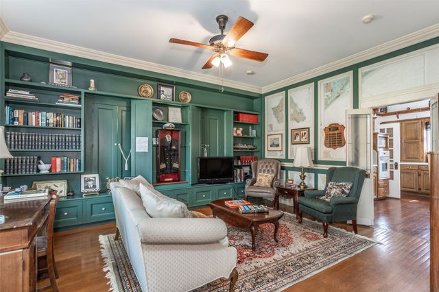 1118 S Lindsay Street, Gainesville, TX 76240