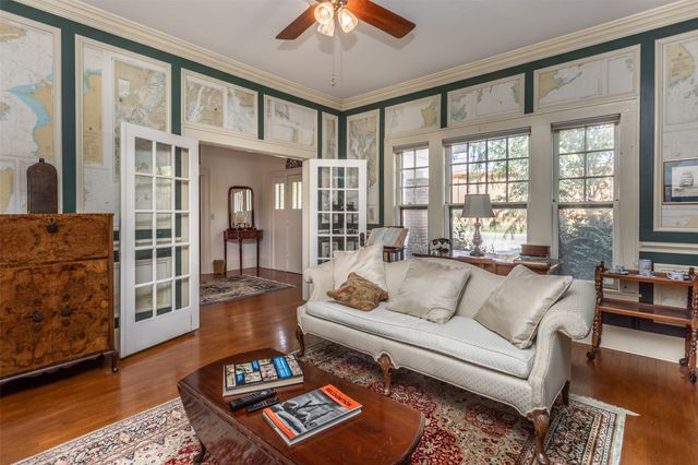 1118 S Lindsay Street, Gainesville, TX 76240