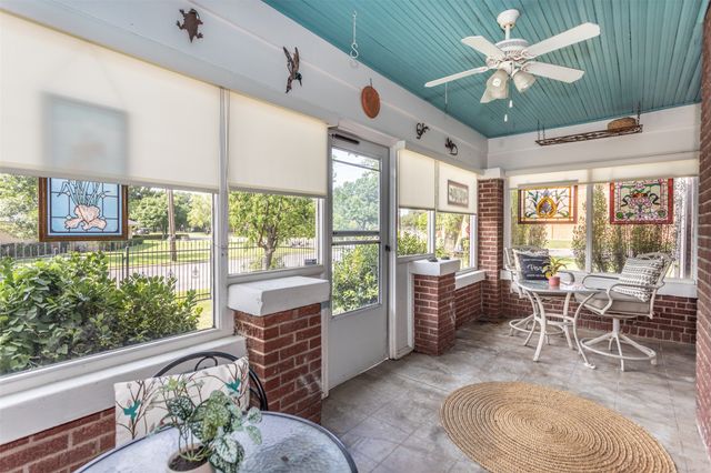 1118 S Lindsay Street, Gainesville, TX 76240