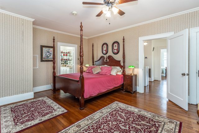 1118 S Lindsay Street, Gainesville, TX 76240