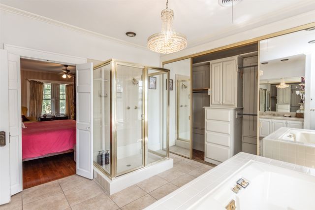 1118 S Lindsay Street, Gainesville, TX 76240