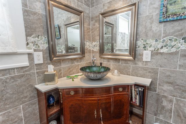 1118 S Lindsay Street, Gainesville, TX 76240