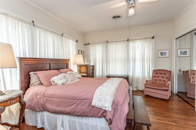 1118 S Lindsay Street, Gainesville, TX 76240