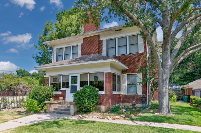 1118 S Lindsay Street, Gainesville, TX 76240