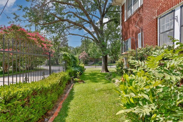1118 S Lindsay Street, Gainesville, TX 76240