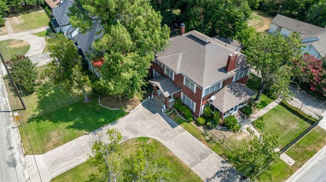 1118 S Lindsay Street, Gainesville, TX 76240