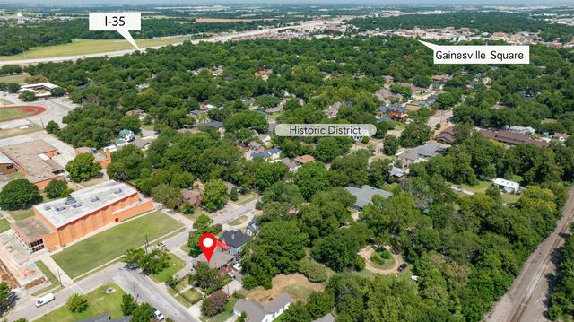 1118 S Lindsay Street, Gainesville, TX 76240
