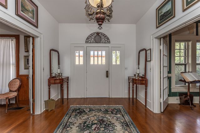 1118 S Lindsay Street, Gainesville, TX 76240