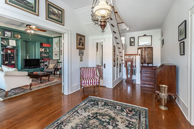 1118 S Lindsay Street, Gainesville, TX 76240