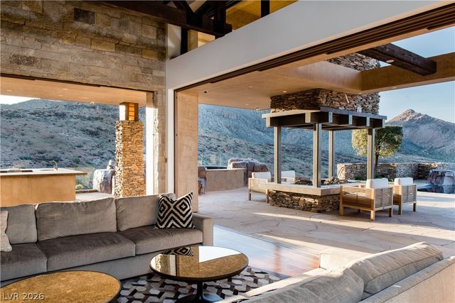 5 PROMONTORY POINTE Lane, Las Vegas, NV 89135