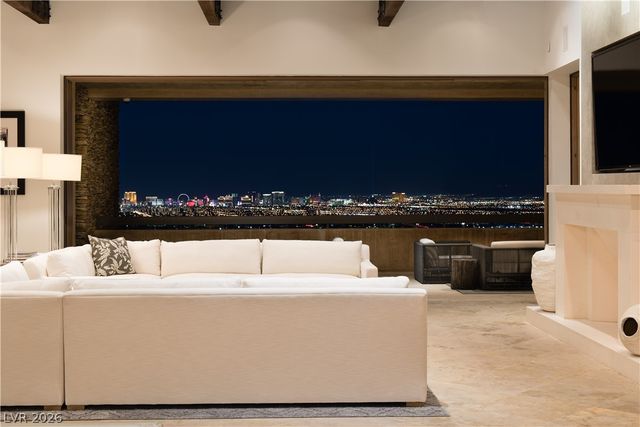 5 PROMONTORY POINTE Lane, Las Vegas, NV 89135