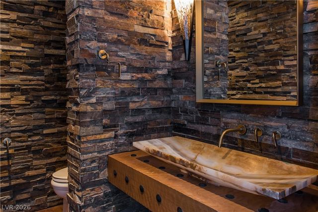 5 PROMONTORY POINTE Lane, Las Vegas, NV 89135