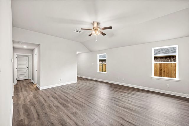 4402 W Bayou Maison Circle, Dickinson, TX 77539