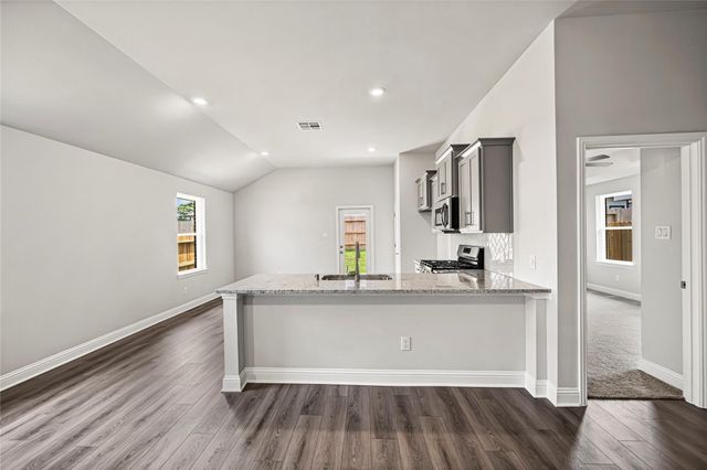 4402 W Bayou Maison Circle, Dickinson, TX 77539