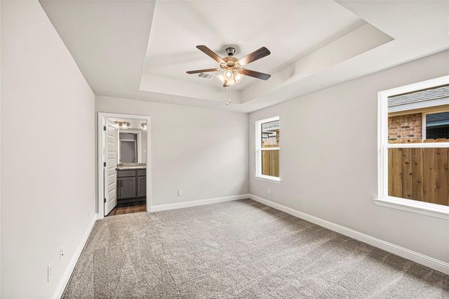 4402 W Bayou Maison Circle, Dickinson, TX 77539