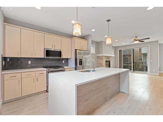 10415 Sw 46TH Pl A, Portland, OR 97219