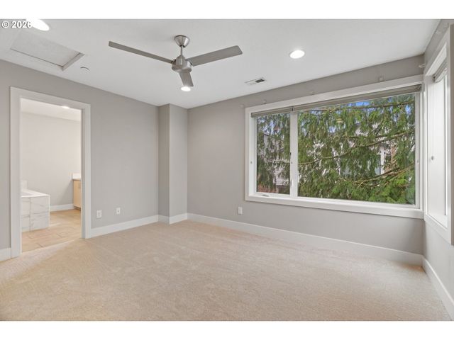 10415 Sw 46TH Pl A, Portland, OR 97219