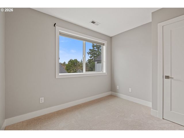 10415 Sw 46TH Pl A, Portland, OR 97219