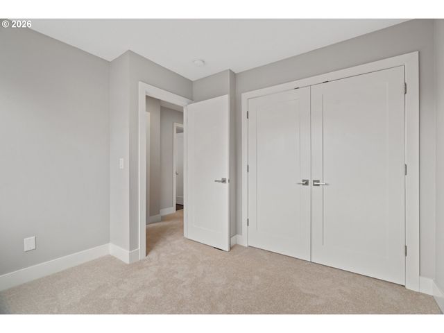 10415 Sw 46TH Pl A, Portland, OR 97219