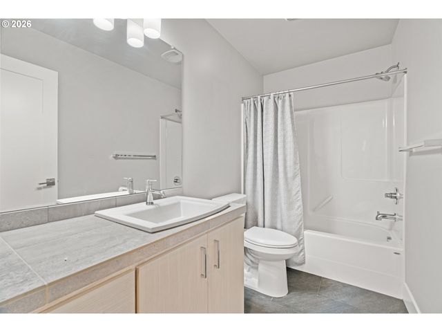 10415 Sw 46TH Pl A, Portland, OR 97219