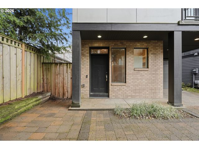 10415 Sw 46TH Pl A, Portland, OR 97219