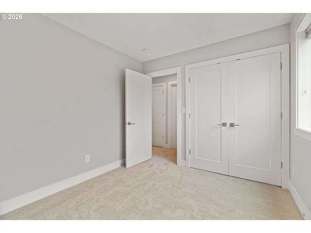 10415 Sw 46TH Pl A, Portland, OR 97219