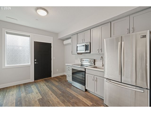 10415 Sw 46TH Pl A, Portland, OR 97219