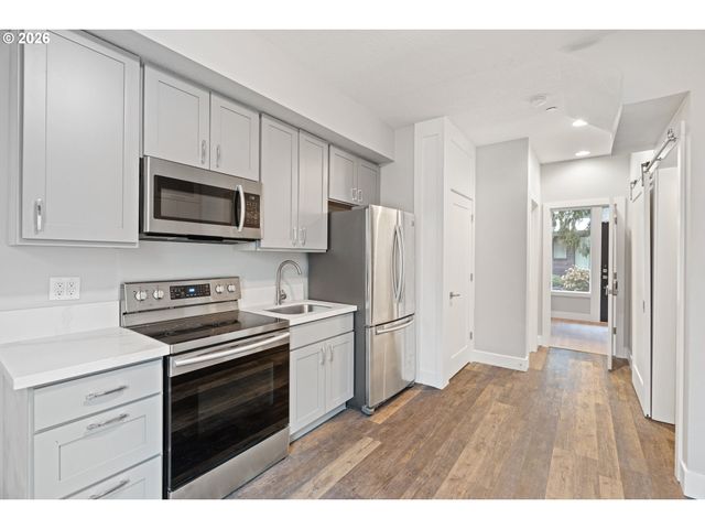 10415 Sw 46TH Pl A, Portland, OR 97219