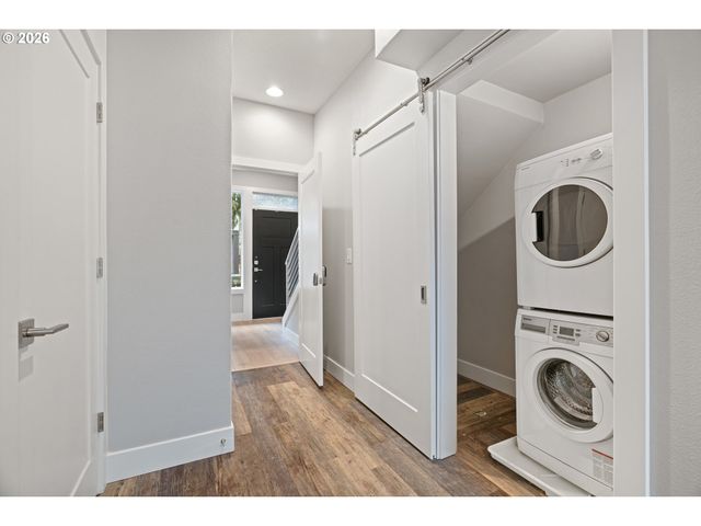 10415 Sw 46TH Pl A, Portland, OR 97219