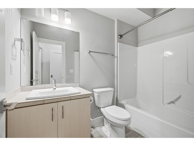 10415 Sw 46TH Pl A, Portland, OR 97219