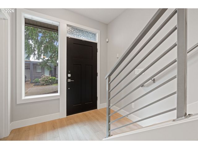 10415 Sw 46TH Pl A, Portland, OR 97219