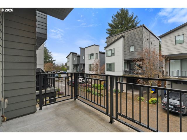 10415 Sw 46TH Pl A, Portland, OR 97219