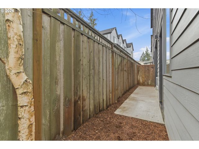 10415 Sw 46TH Pl A, Portland, OR 97219