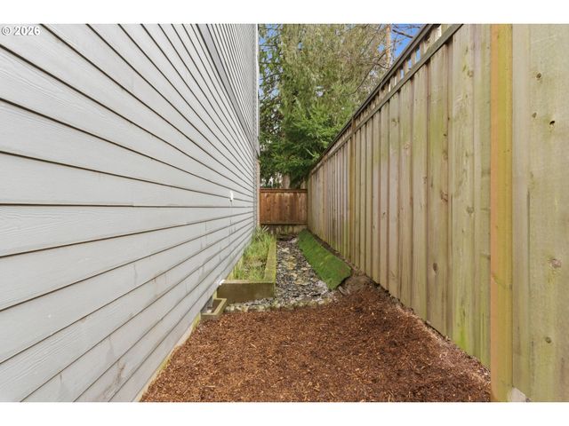 10415 Sw 46TH Pl A, Portland, OR 97219