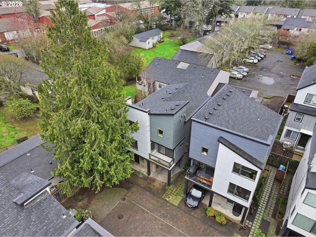 10415 Sw 46TH Pl A, Portland, OR 97219