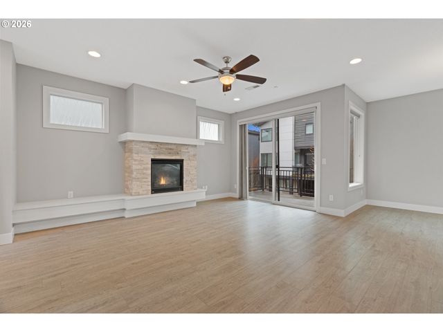 10415 Sw 46TH Pl A, Portland, OR 97219