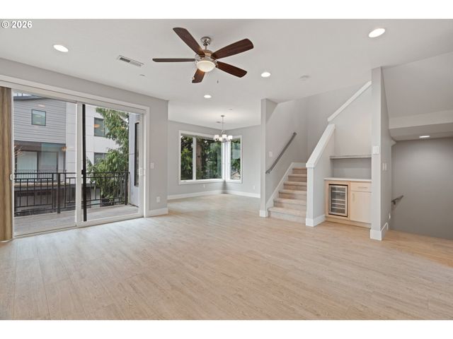 10415 Sw 46TH Pl A, Portland, OR 97219