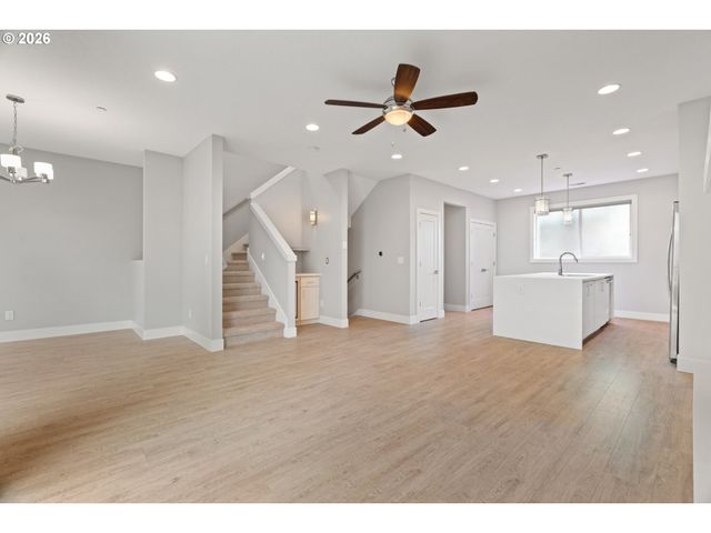 10415 Sw 46TH Pl A, Portland, OR 97219