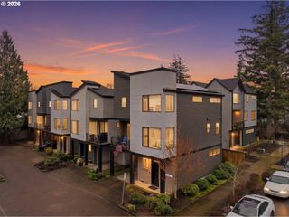 10415 Sw 46TH Pl A, Portland, OR 97219