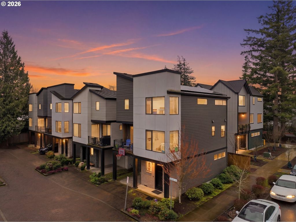 10415 Sw 46TH Pl A, Portland, OR 97219