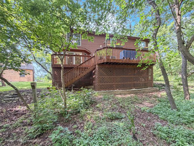 446 Roslyn Road, East Dundee, IL 60118