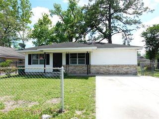 8022 Woodlyn Road, Houston, TX 77028