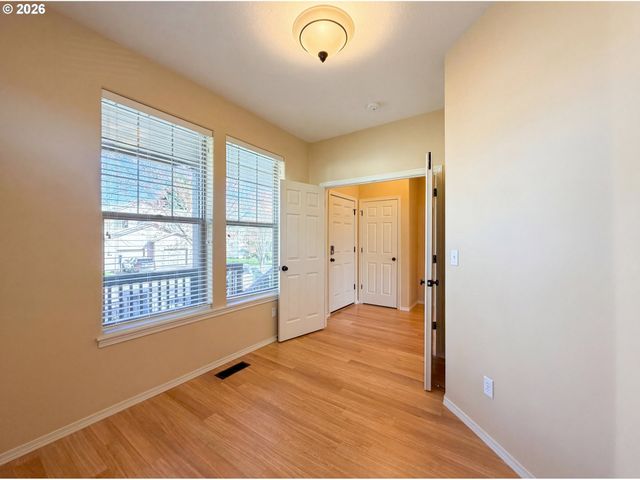 1402 Ne EDGEFIELD St, Hillsboro, OR 97124