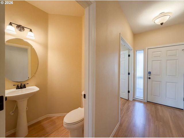 1402 Ne EDGEFIELD St, Hillsboro, OR 97124