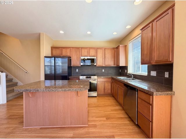 1402 Ne EDGEFIELD St, Hillsboro, OR 97124