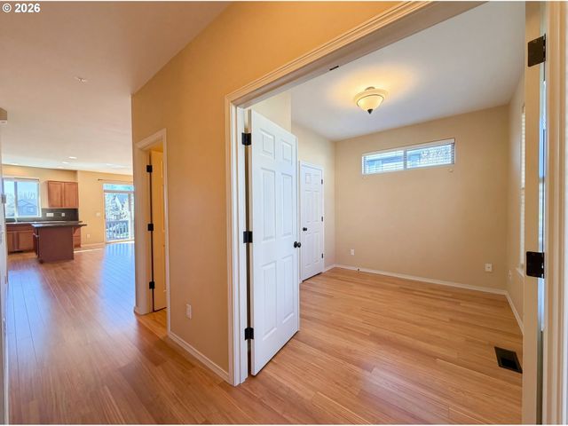 1402 Ne EDGEFIELD St, Hillsboro, OR 97124