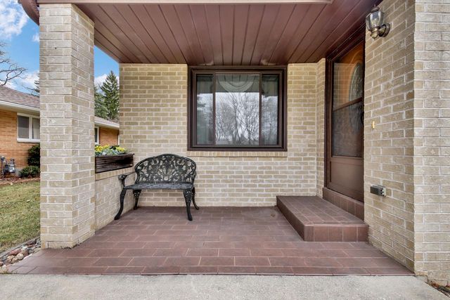 4916 S 82nd STREET, Greenfield, WI 53220