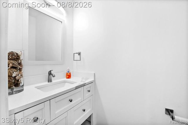 1189 Pine Ridge Court, Rochester Hills, MI 48306