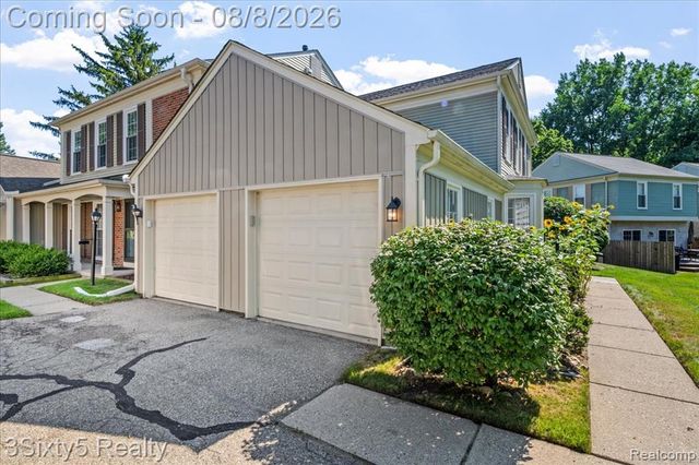 1189 Pine Ridge Court, Rochester Hills, MI 48306