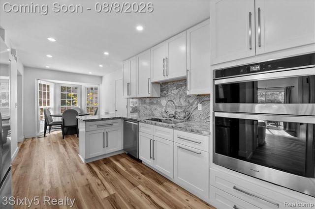 1189 Pine Ridge Court, Rochester Hills, MI 48306